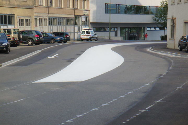 Galeriebild 11: Weisse Fläche auf der Strasse